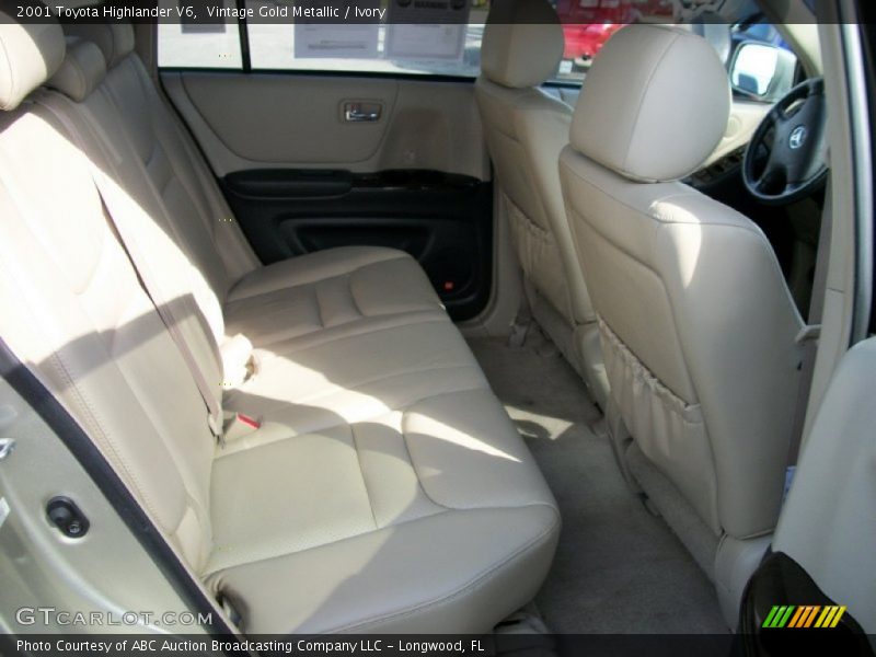 Vintage Gold Metallic / Ivory 2001 Toyota Highlander V6