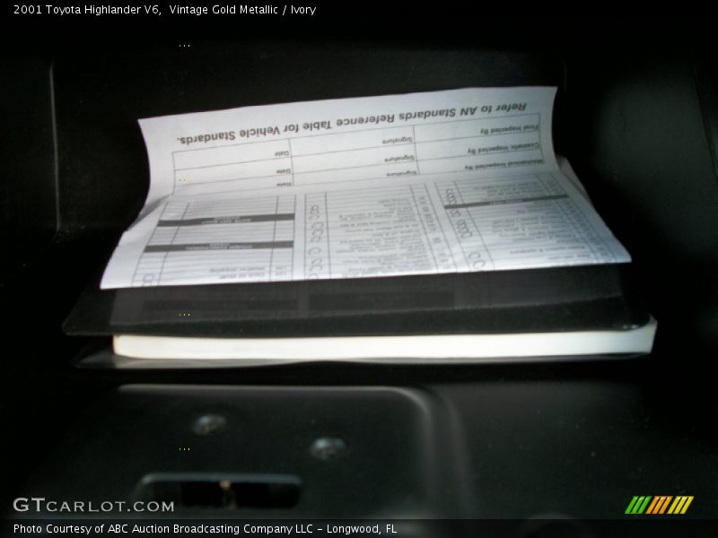Vintage Gold Metallic / Ivory 2001 Toyota Highlander V6