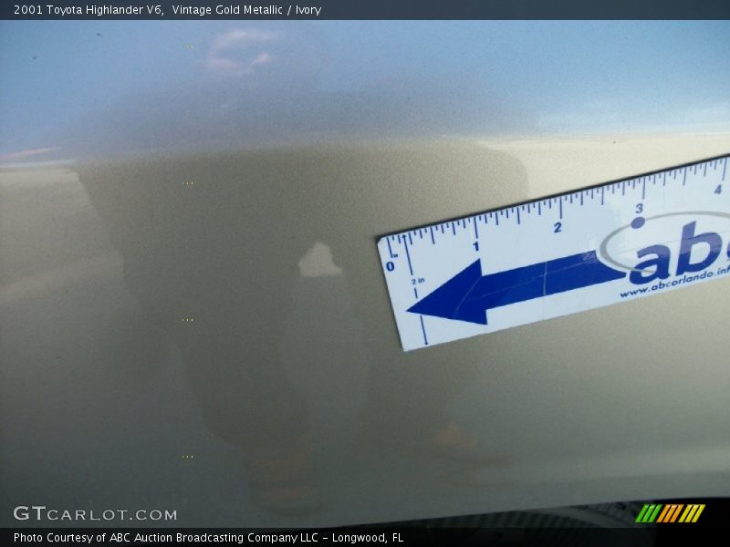 Vintage Gold Metallic / Ivory 2001 Toyota Highlander V6