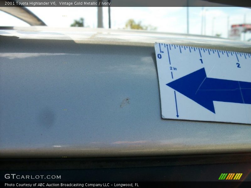 Vintage Gold Metallic / Ivory 2001 Toyota Highlander V6