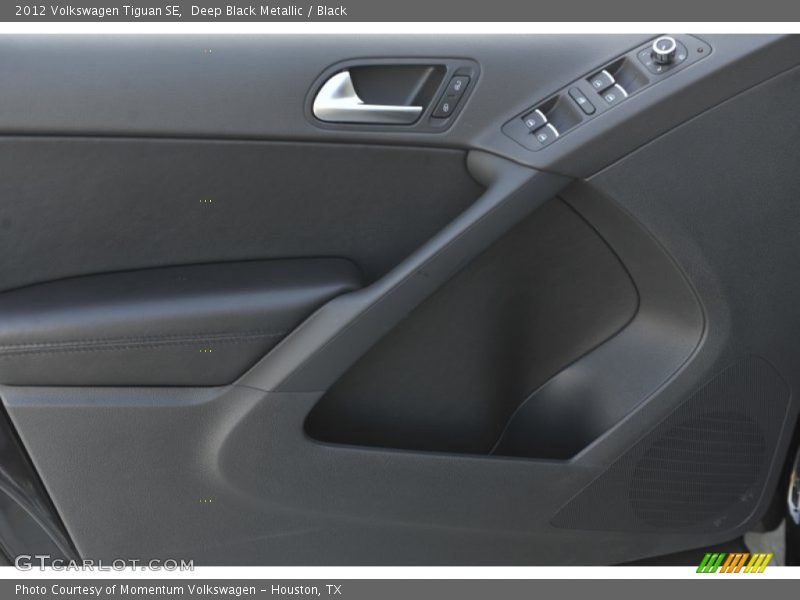 Deep Black Metallic / Black 2012 Volkswagen Tiguan SE