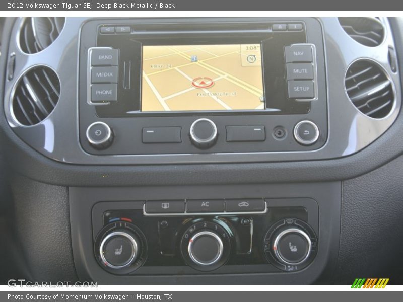 Deep Black Metallic / Black 2012 Volkswagen Tiguan SE
