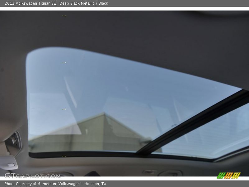 Deep Black Metallic / Black 2012 Volkswagen Tiguan SE