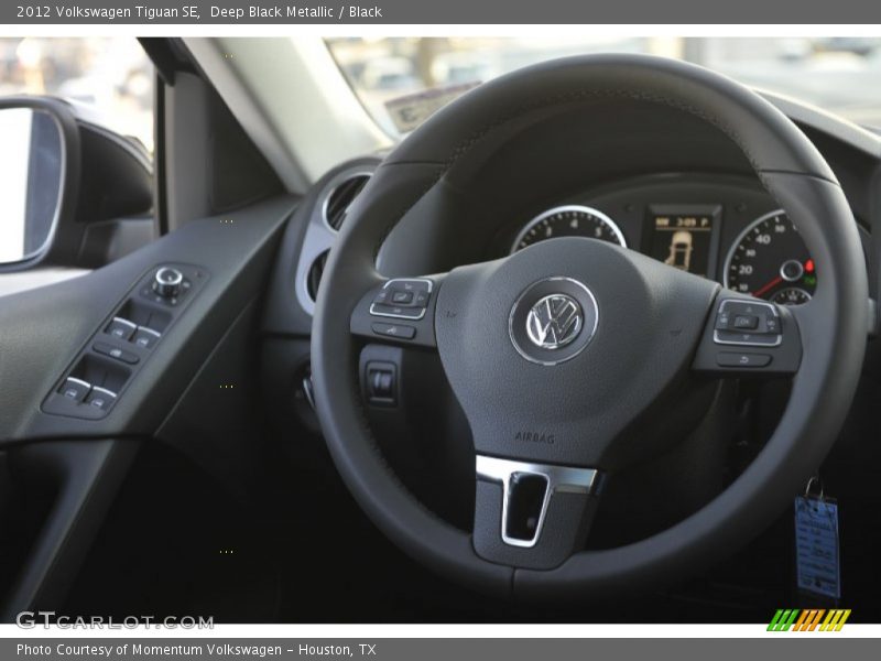 Deep Black Metallic / Black 2012 Volkswagen Tiguan SE