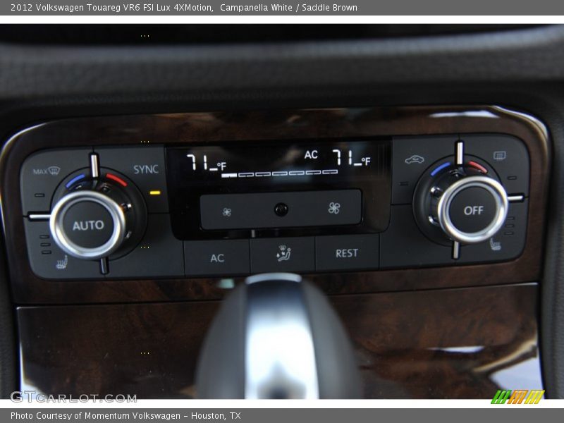 Campanella White / Saddle Brown 2012 Volkswagen Touareg VR6 FSI Lux 4XMotion