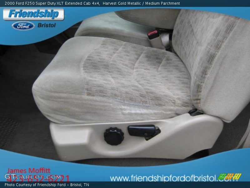 Harvest Gold Metallic / Medium Parchment 2000 Ford F250 Super Duty XLT Extended Cab 4x4