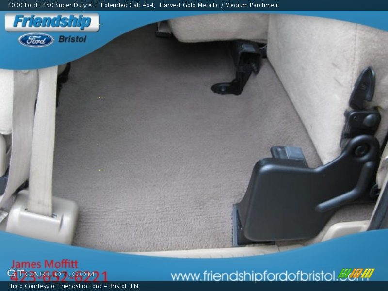 Harvest Gold Metallic / Medium Parchment 2000 Ford F250 Super Duty XLT Extended Cab 4x4
