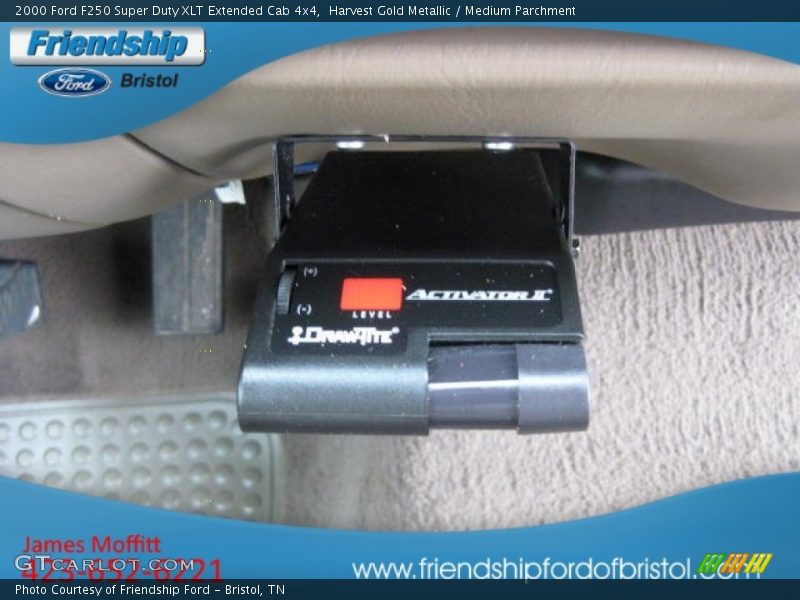 Harvest Gold Metallic / Medium Parchment 2000 Ford F250 Super Duty XLT Extended Cab 4x4