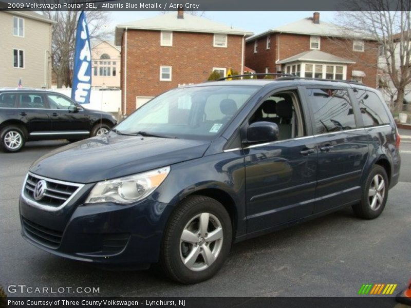 Atlantis Blue Metallic / Aero Grey 2009 Volkswagen Routan SEL