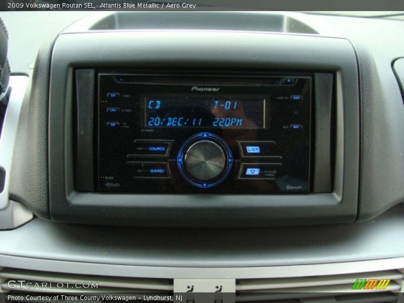 Atlantis Blue Metallic / Aero Grey 2009 Volkswagen Routan SEL