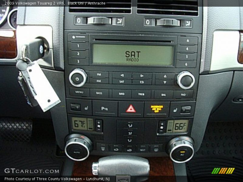 Black Uni / Anthracite 2009 Volkswagen Touareg 2 VR6