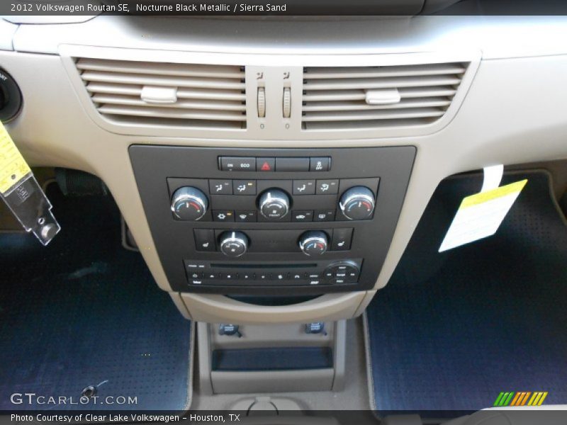 Nocturne Black Metallic / Sierra Sand 2012 Volkswagen Routan SE