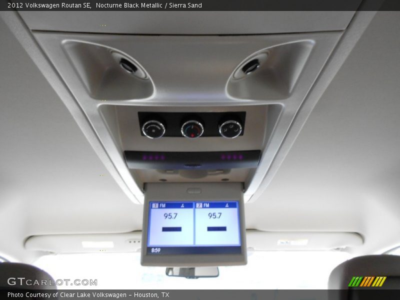 Nocturne Black Metallic / Sierra Sand 2012 Volkswagen Routan SE