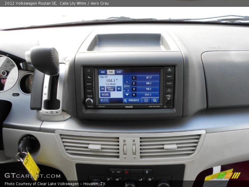 Calla Lily White / Aero Gray 2012 Volkswagen Routan SE