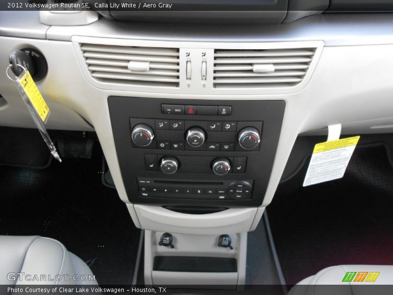 Calla Lily White / Aero Gray 2012 Volkswagen Routan SE