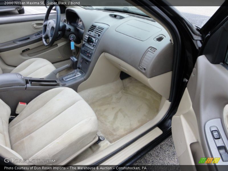 Super Black / Blond 2000 Nissan Maxima SE