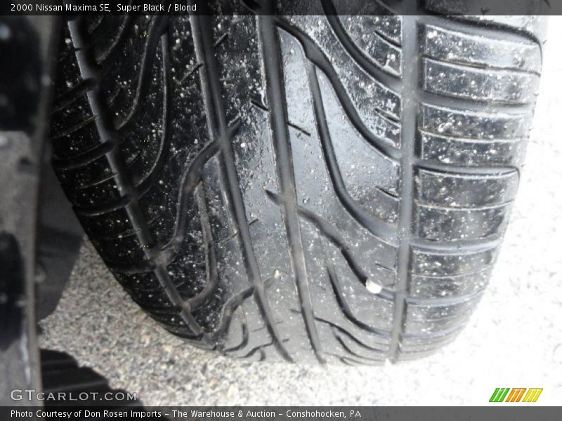 Super Black / Blond 2000 Nissan Maxima SE