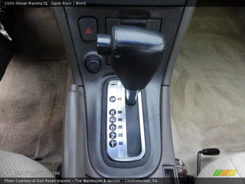 Super Black / Blond 2000 Nissan Maxima SE