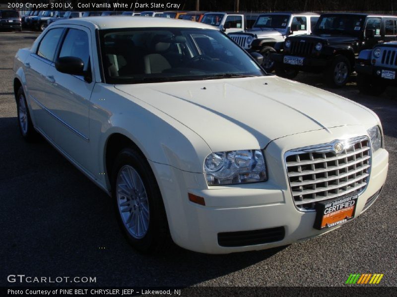 Cool Vanilla White / Dark Slate Gray 2009 Chrysler 300 LX