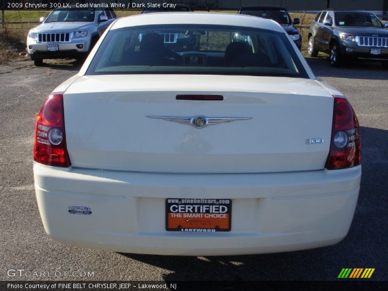 Cool Vanilla White / Dark Slate Gray 2009 Chrysler 300 LX
