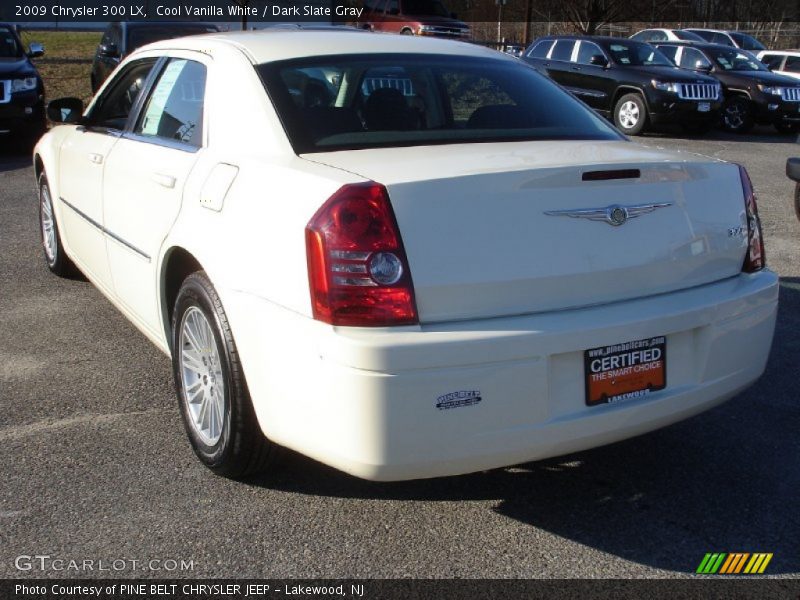 Cool Vanilla White / Dark Slate Gray 2009 Chrysler 300 LX