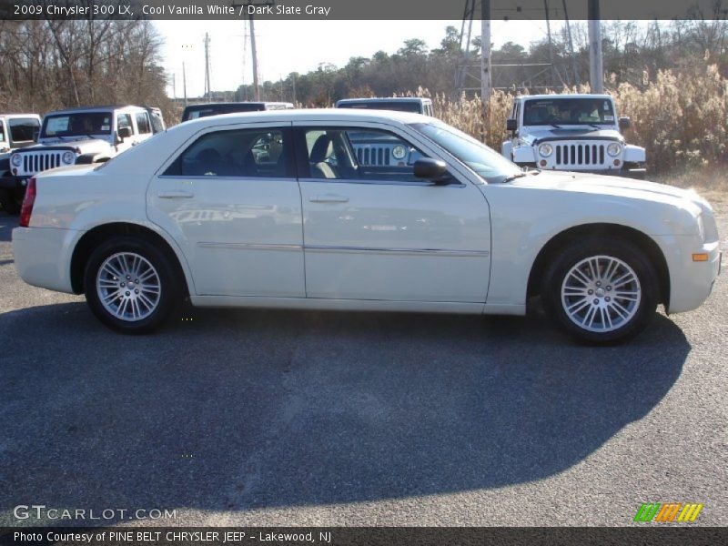 Cool Vanilla White / Dark Slate Gray 2009 Chrysler 300 LX