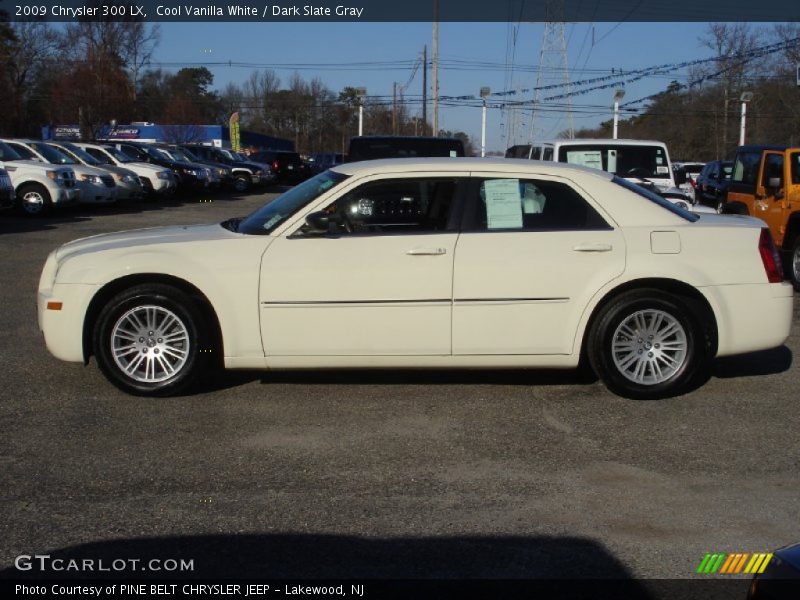 Cool Vanilla White / Dark Slate Gray 2009 Chrysler 300 LX