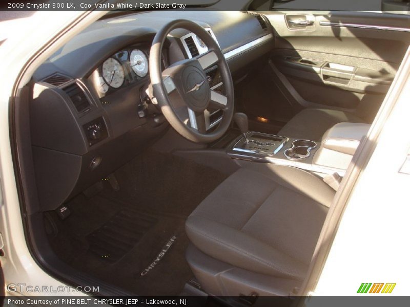 Cool Vanilla White / Dark Slate Gray 2009 Chrysler 300 LX