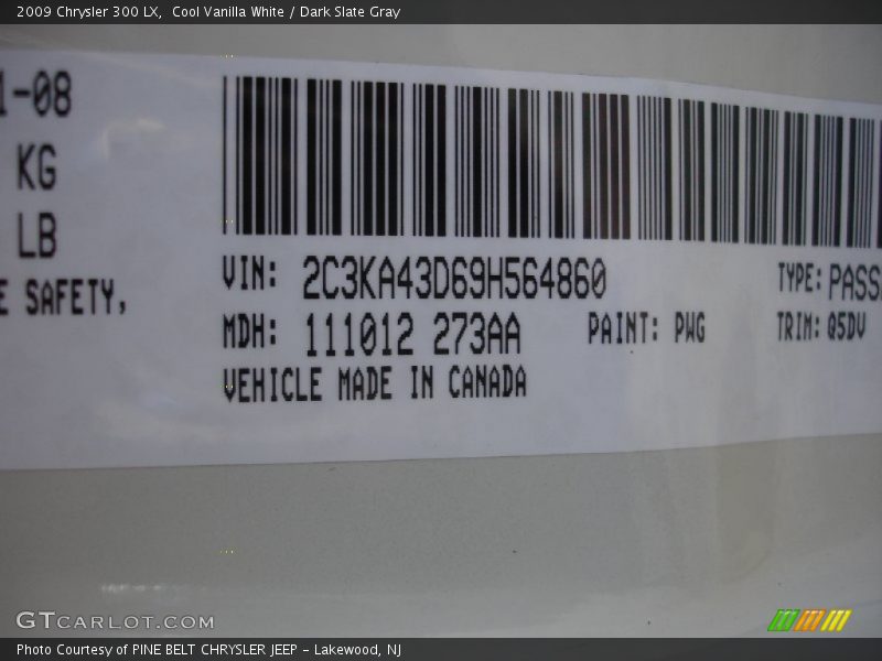 Cool Vanilla White / Dark Slate Gray 2009 Chrysler 300 LX