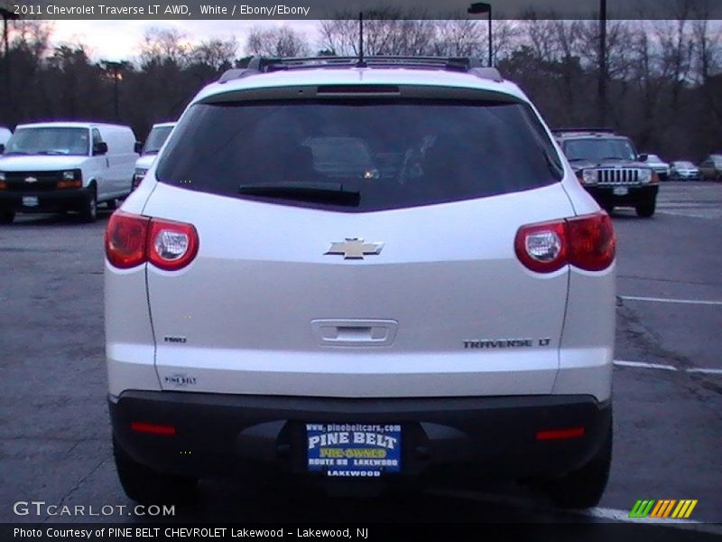 White / Ebony/Ebony 2011 Chevrolet Traverse LT AWD