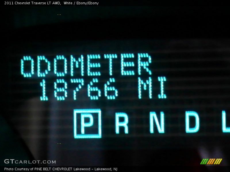 White / Ebony/Ebony 2011 Chevrolet Traverse LT AWD