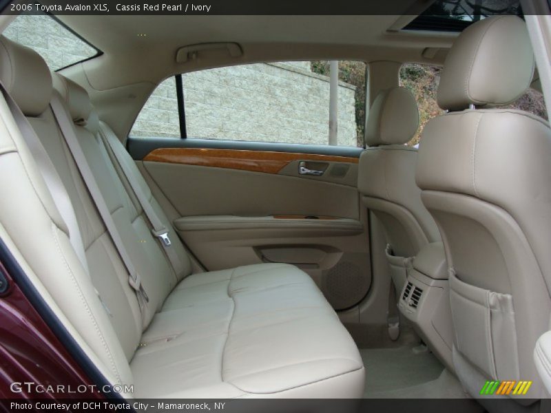 Cassis Red Pearl / Ivory 2006 Toyota Avalon XLS