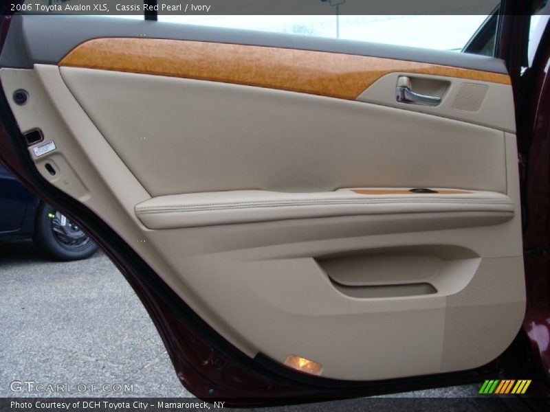 Cassis Red Pearl / Ivory 2006 Toyota Avalon XLS