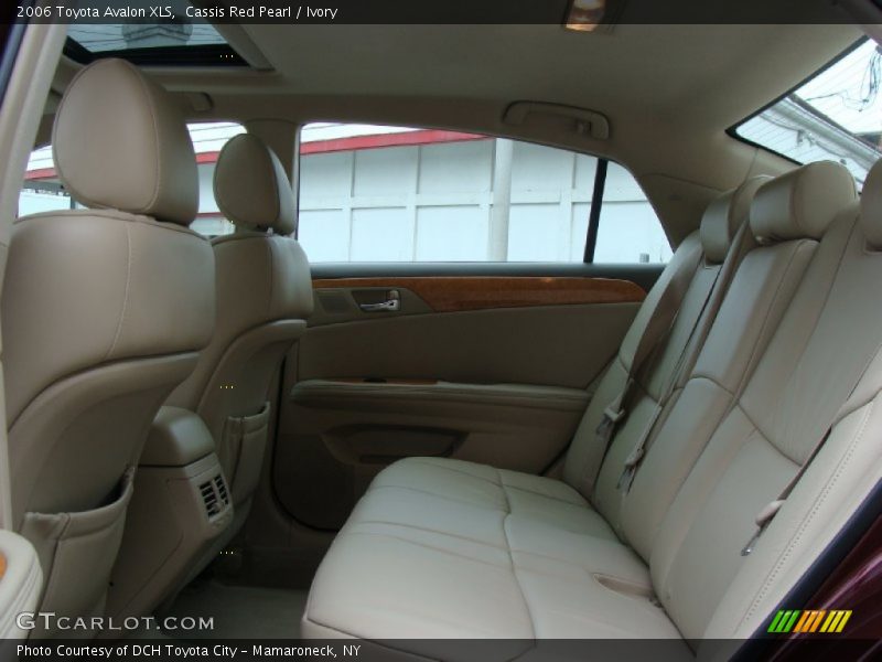 Cassis Red Pearl / Ivory 2006 Toyota Avalon XLS