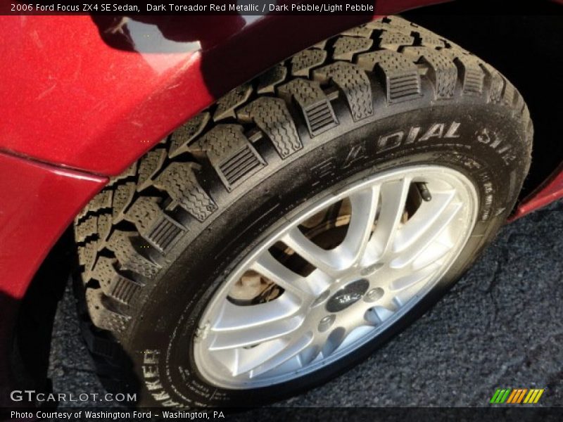 Dark Toreador Red Metallic / Dark Pebble/Light Pebble 2006 Ford Focus ZX4 SE Sedan