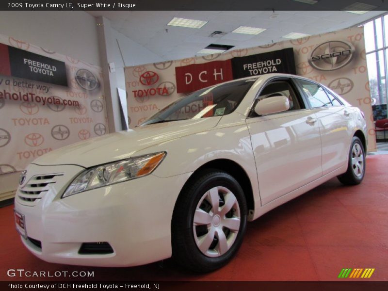 Super White / Bisque 2009 Toyota Camry LE