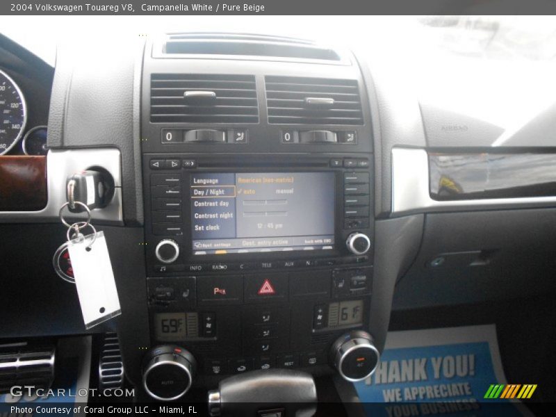 Campanella White / Pure Beige 2004 Volkswagen Touareg V8