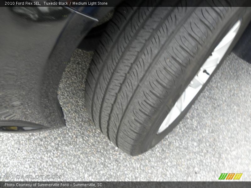 Tuxedo Black / Medium Light Stone 2010 Ford Flex SEL