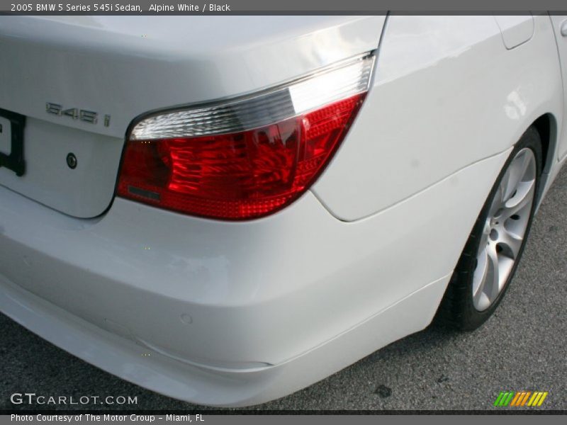 Alpine White / Black 2005 BMW 5 Series 545i Sedan