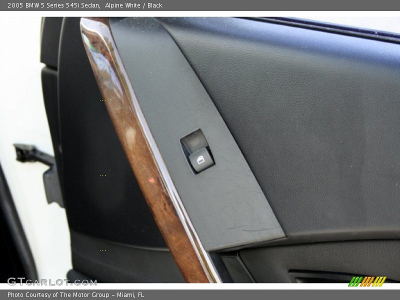 Alpine White / Black 2005 BMW 5 Series 545i Sedan