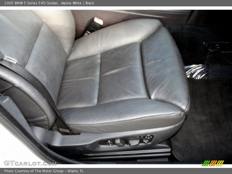 Alpine White / Black 2005 BMW 5 Series 545i Sedan