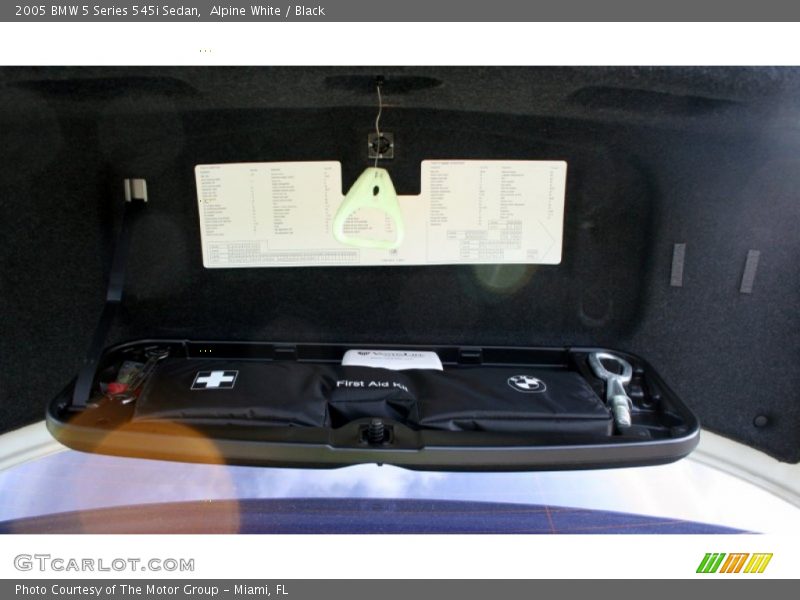 Alpine White / Black 2005 BMW 5 Series 545i Sedan
