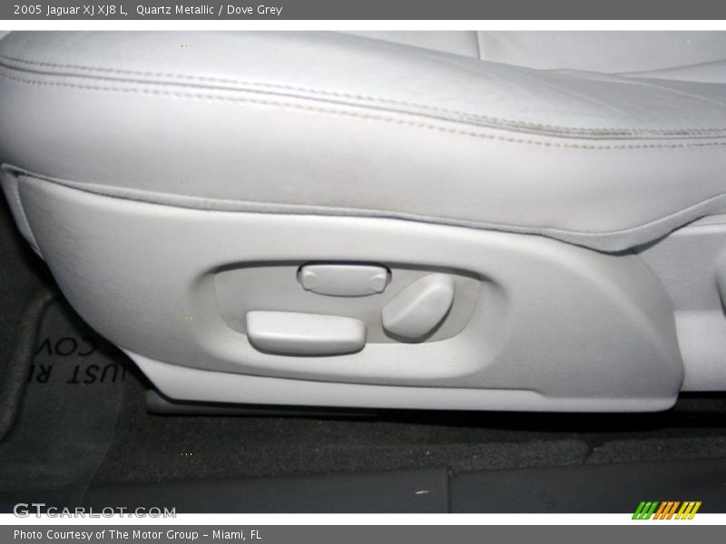 Quartz Metallic / Dove Grey 2005 Jaguar XJ XJ8 L