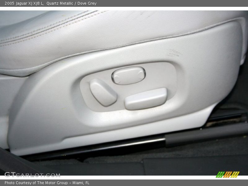 Quartz Metallic / Dove Grey 2005 Jaguar XJ XJ8 L