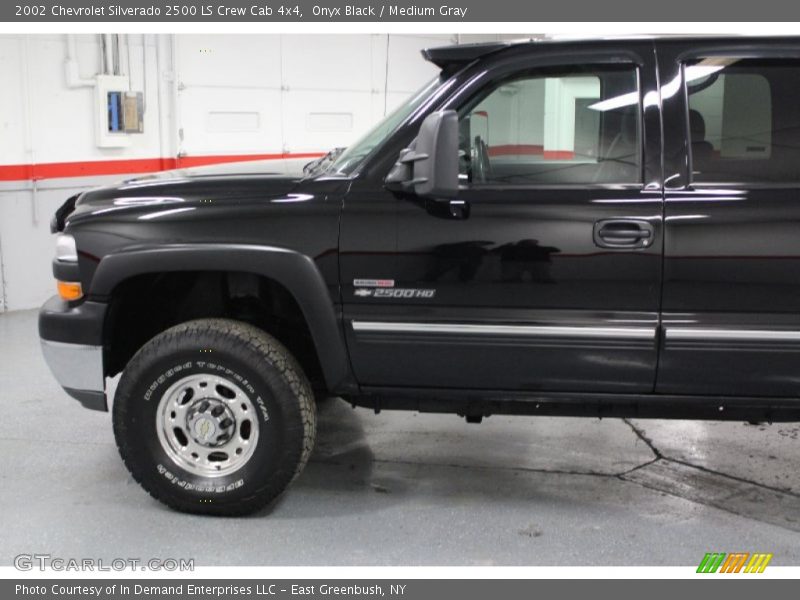 Onyx Black / Medium Gray 2002 Chevrolet Silverado 2500 LS Crew Cab 4x4