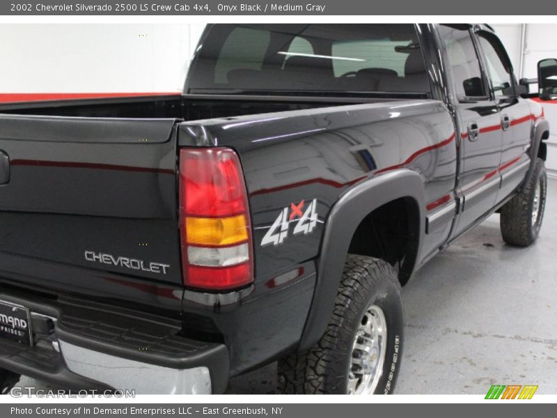 Onyx Black / Medium Gray 2002 Chevrolet Silverado 2500 LS Crew Cab 4x4