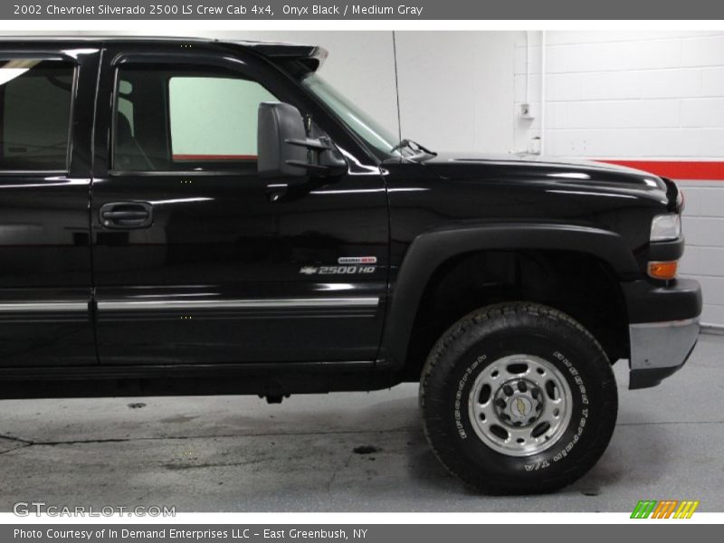 Onyx Black / Medium Gray 2002 Chevrolet Silverado 2500 LS Crew Cab 4x4
