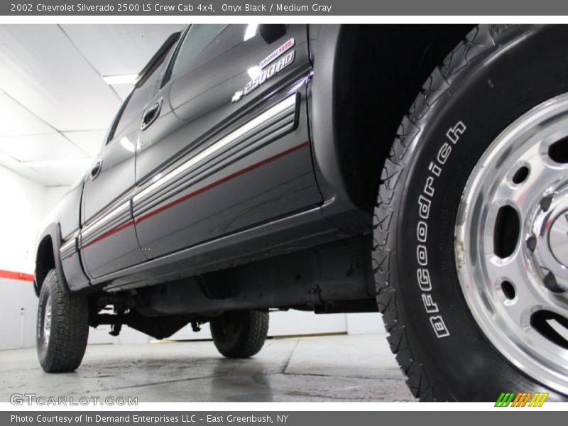 Onyx Black / Medium Gray 2002 Chevrolet Silverado 2500 LS Crew Cab 4x4