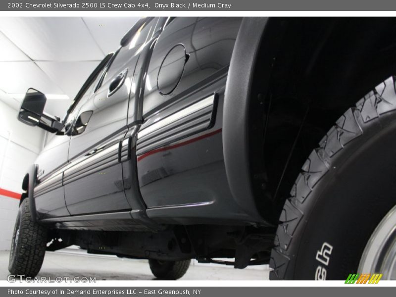 Onyx Black / Medium Gray 2002 Chevrolet Silverado 2500 LS Crew Cab 4x4