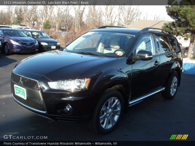 Labrador Black Pearl / Beige 2011 Mitsubishi Outlander SE